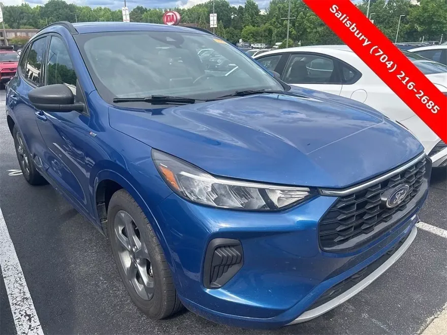 2023 Ford Escape ST-Line photo 2