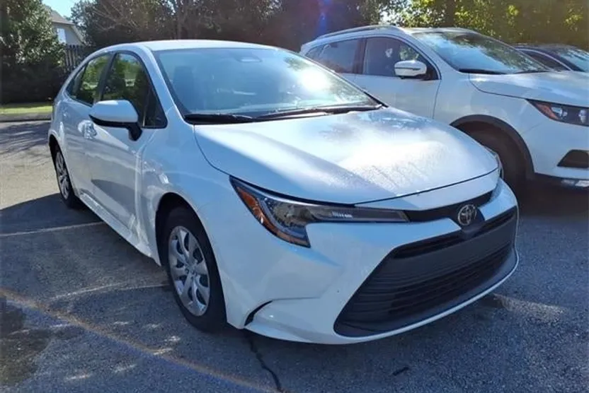 2024 Toyota Corolla LE photo 1