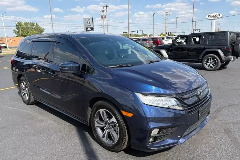2019 Honda Odyssey Touring photo 1