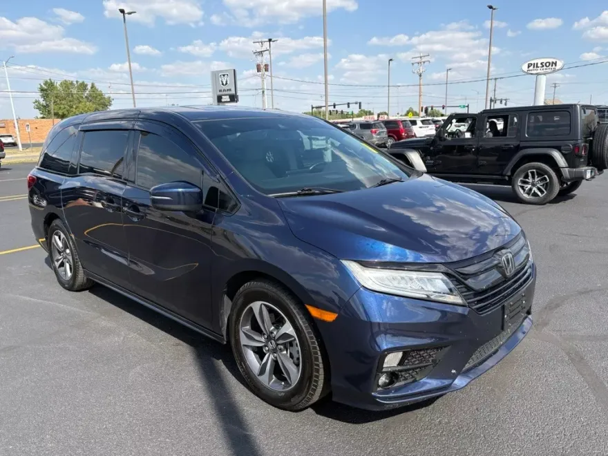 2019 Honda Odyssey Touring photo 1