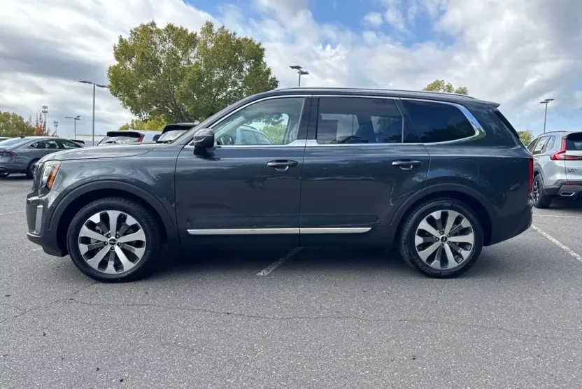 2022 Kia Telluride EX photo 1