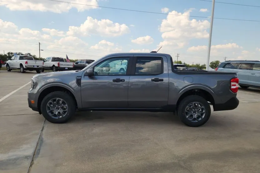 2025 Ford Maverick XLT photo 1