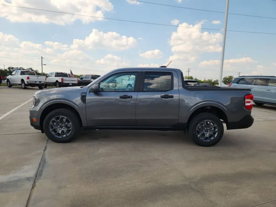 2025 Ford Maverick XLT photo 1