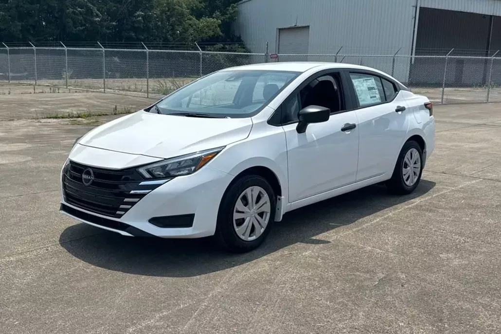 2025 Nissan Versa S photo 1
