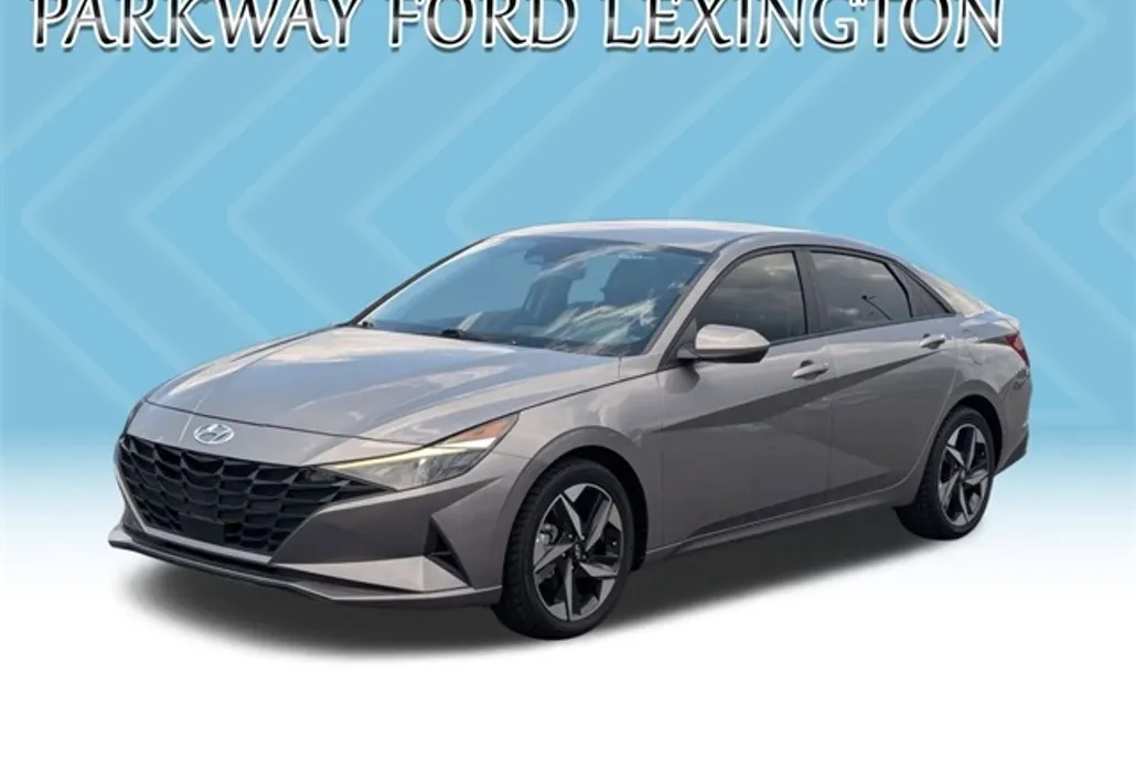 2023 Hyundai Elantra SEL photo 1