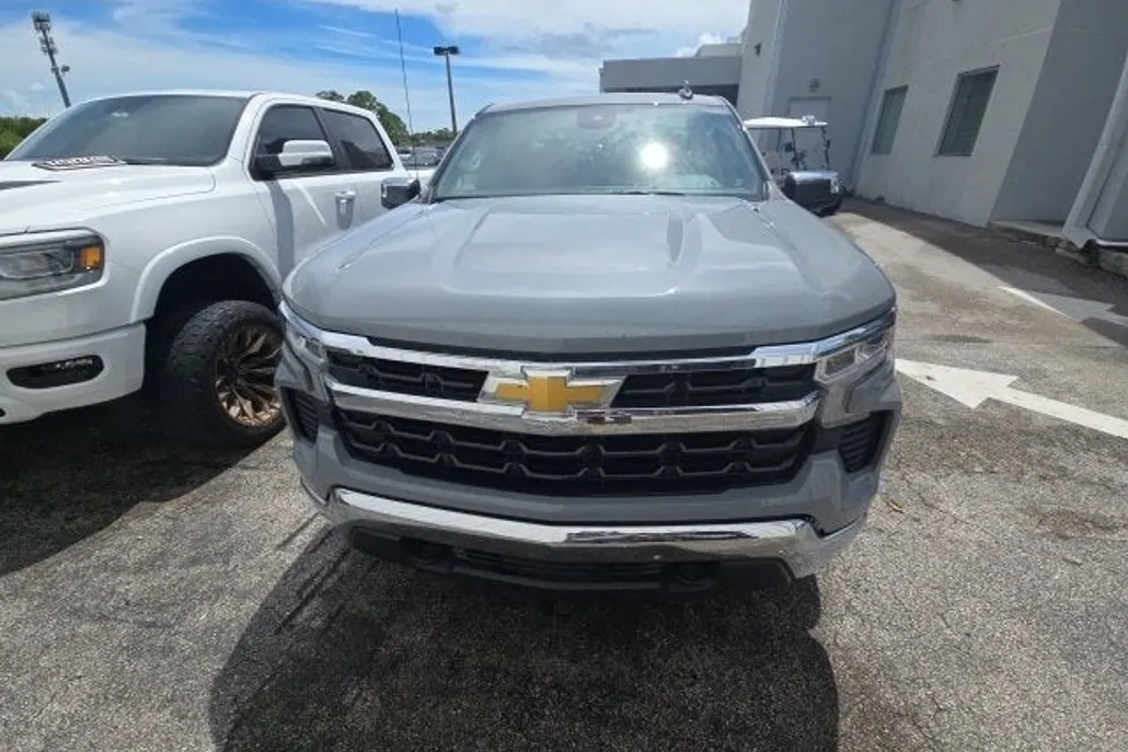 2024 Chevrolet Silverado 1500 LT photo 1