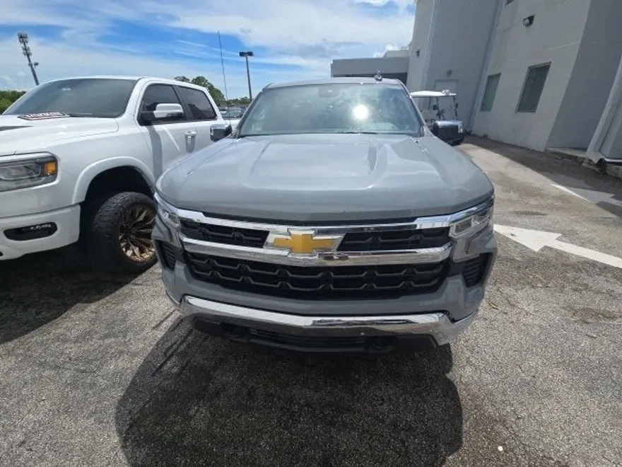 2024 Chevrolet Silverado 1500 LT photo 1