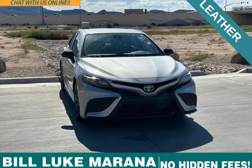 2022 Toyota Camry Hybrid SE photo 1