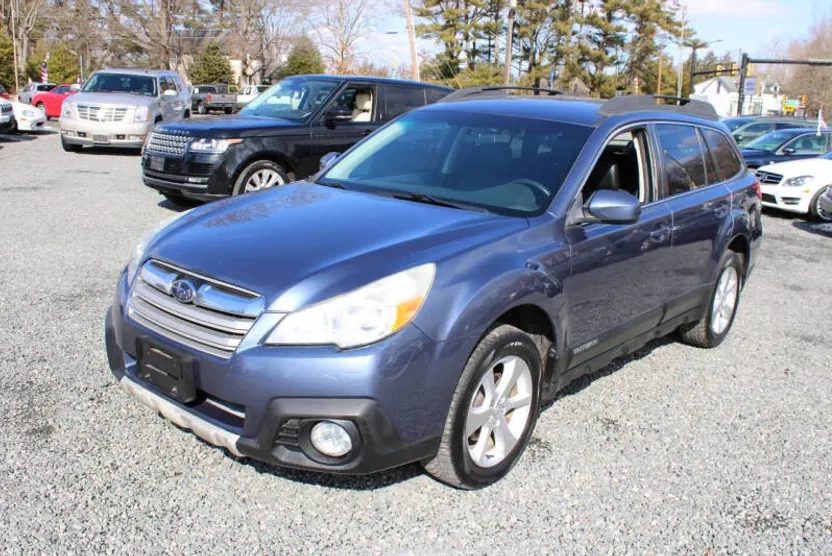 2013 Subaru Outback 2.5i Limited photo 1