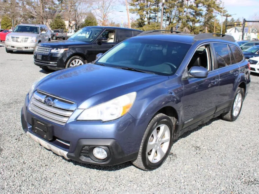 2013 Subaru Outback 2.5i Limited photo 1
