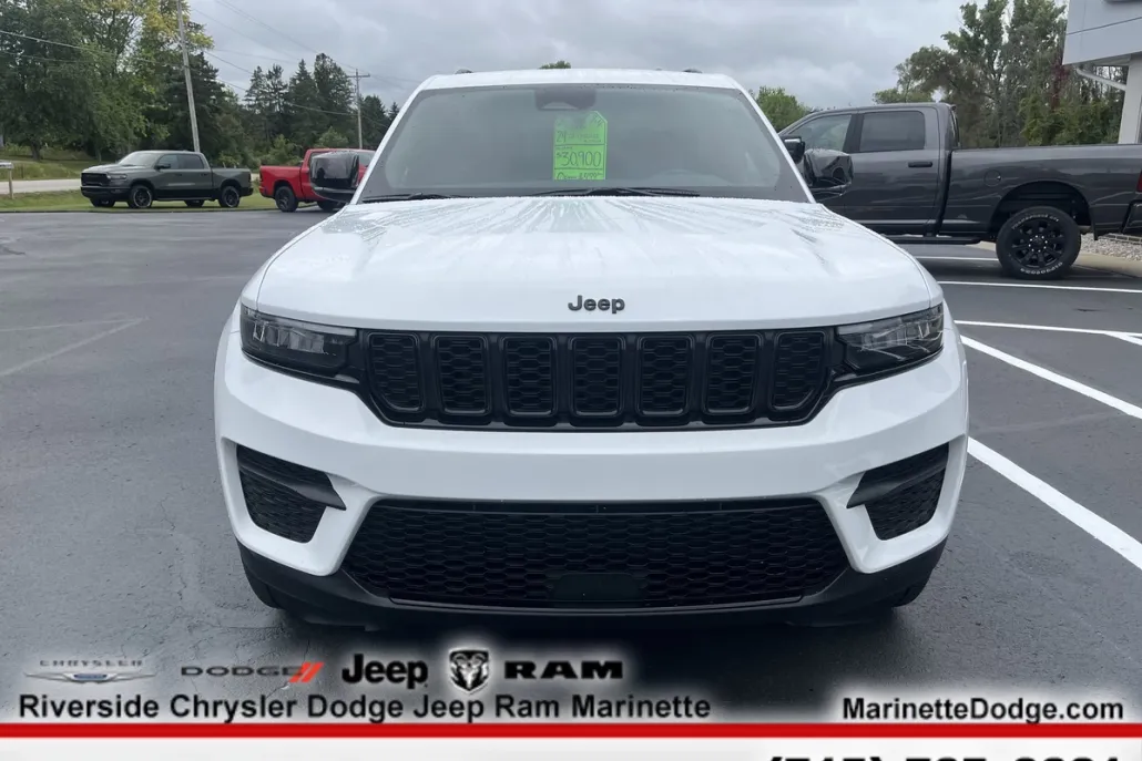 2024 Jeep Grand Cherokee Altitude photo 1