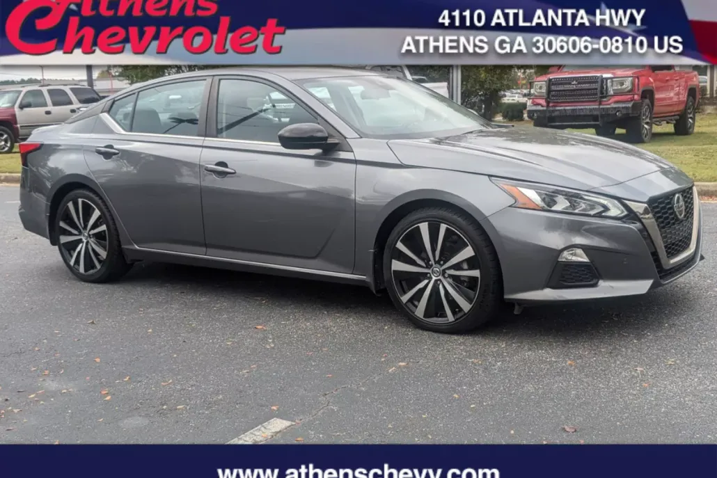 2022 Nissan Altima SR photo 1