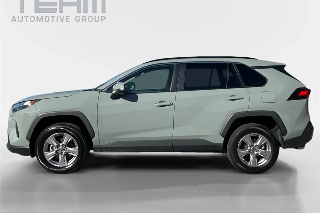 2023 Toyota RAV4 XLE photo 1