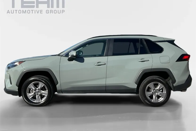 2023 Toyota RAV4 XLE photo 1