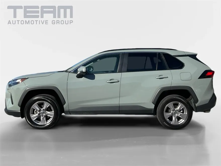 2023 Toyota RAV4 XLE photo 1