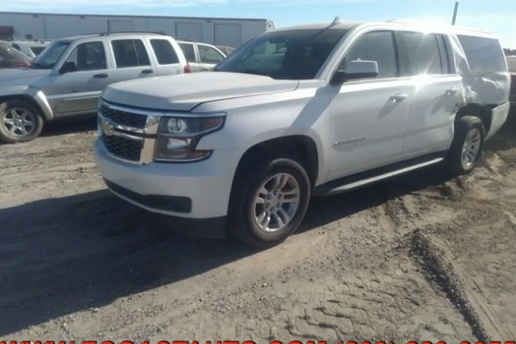 2017 Chevrolet Suburban LT photo 1