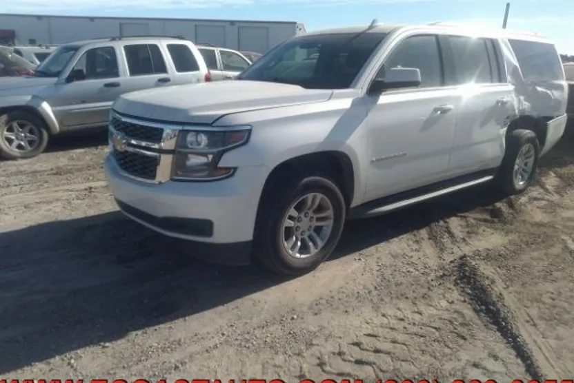 2017 Chevrolet Suburban LT photo 1