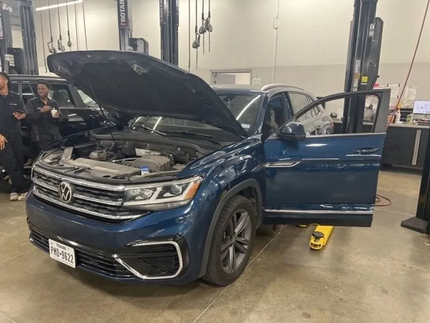 2021 Volkswagen Atlas Cross Sport V6 SE Technology R-Line photo 1