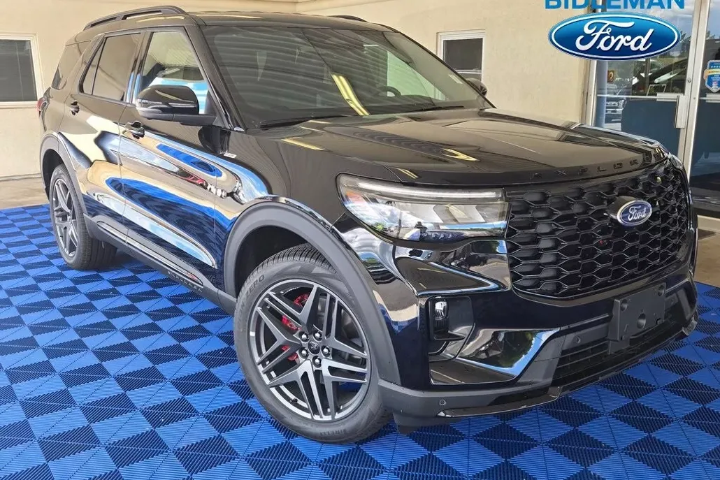 2025 Ford Explorer ST-Line photo 1