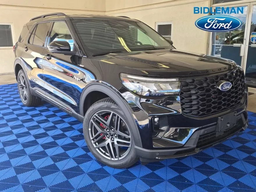 2025 Ford Explorer ST-Line photo 1