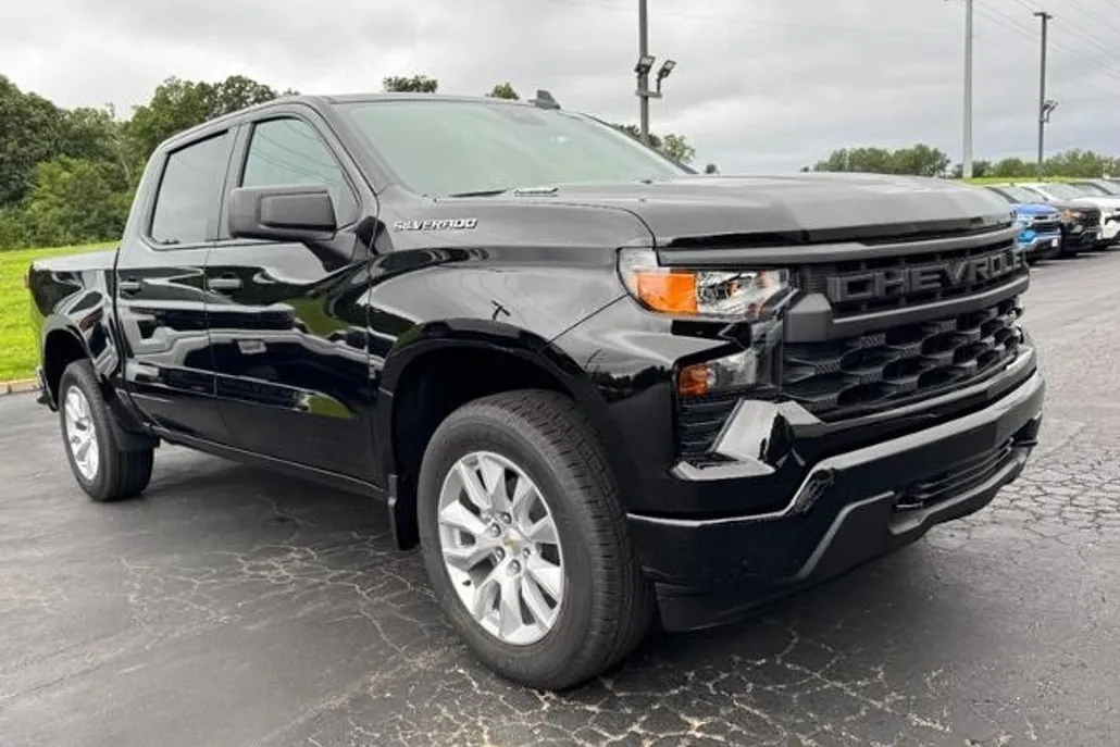 2026 Chevrolet Silverado 1500 Custom photo 1