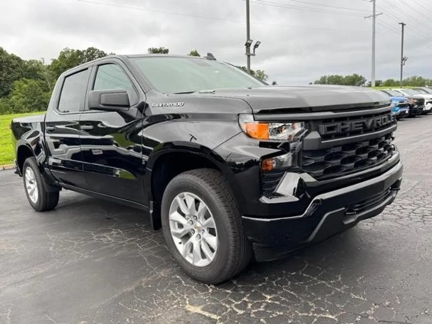 2026 Chevrolet Silverado 1500 Custom photo 1