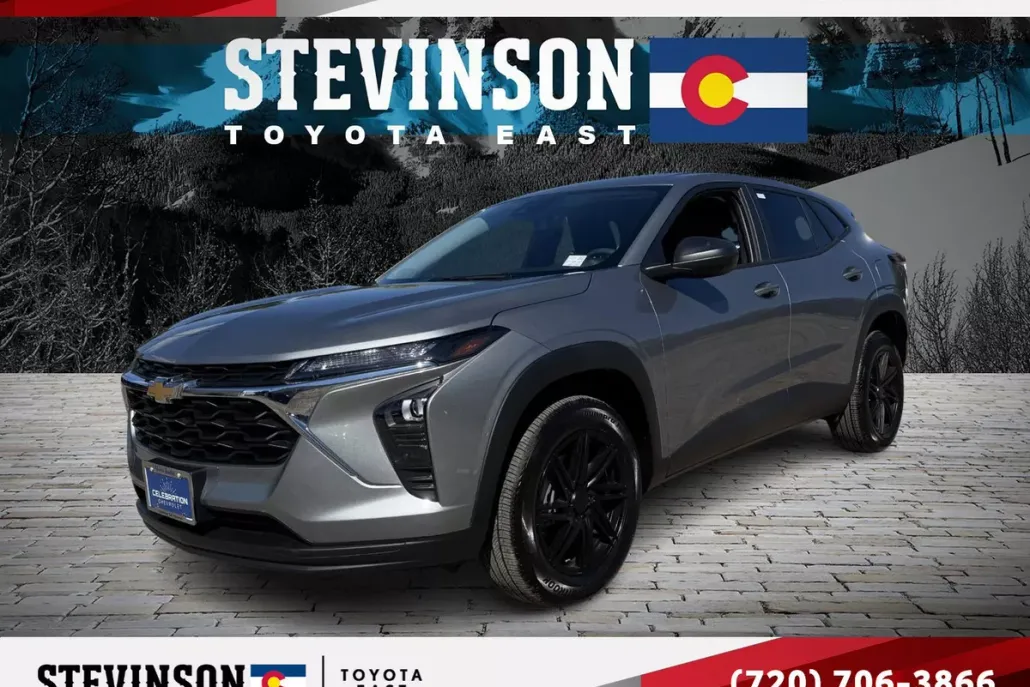 2025 Chevrolet Trax LS photo 1