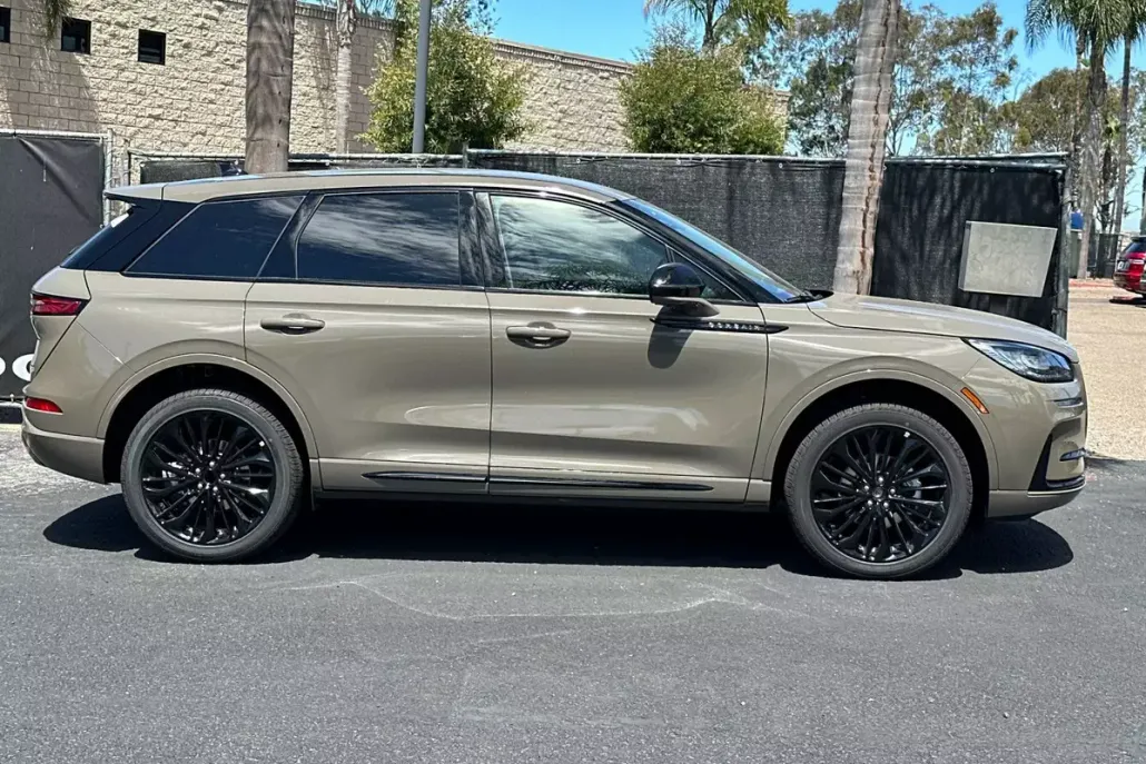 2025 Lincoln Corsair Premiere photo 1