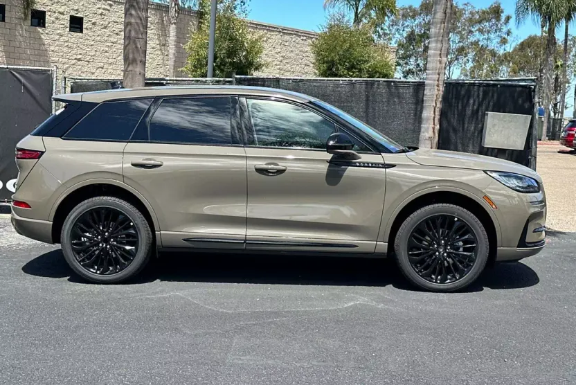2025 Lincoln Corsair Premiere photo 1