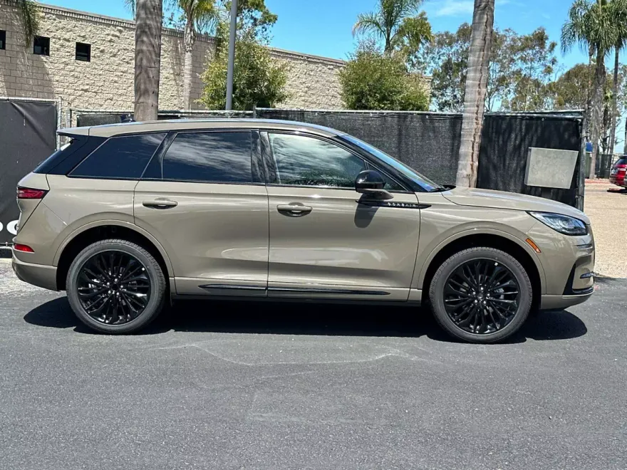 2025 Lincoln Corsair Premiere photo 1