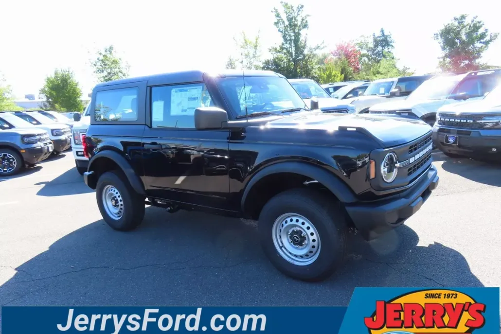 2025 Ford Bronco Base photo 1