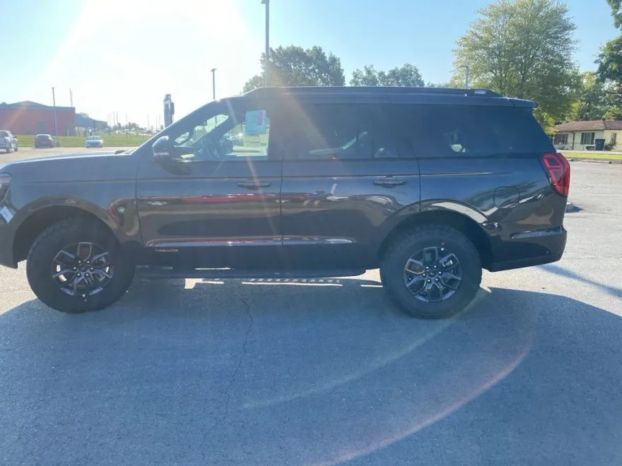 2025 Ford Expedition photo 1