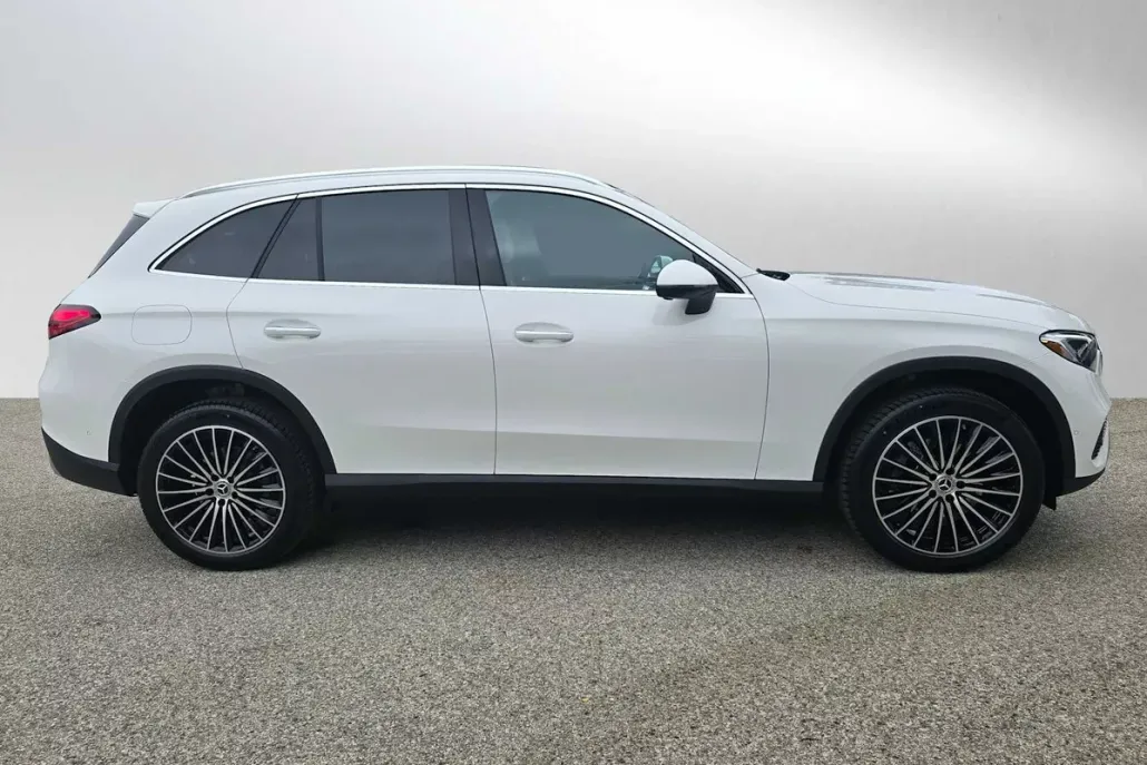 2026 Mercedes Benz GLC 300 4MATIC photo 1