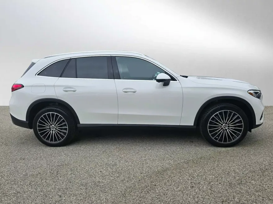 2026 Mercedes Benz GLC 300 4MATIC photo 1