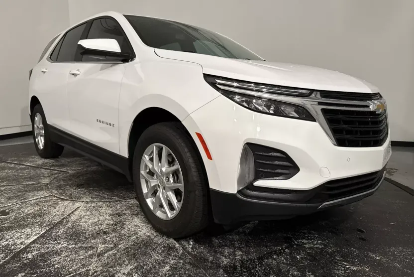 2022 Chevrolet Equinox LT photo 1