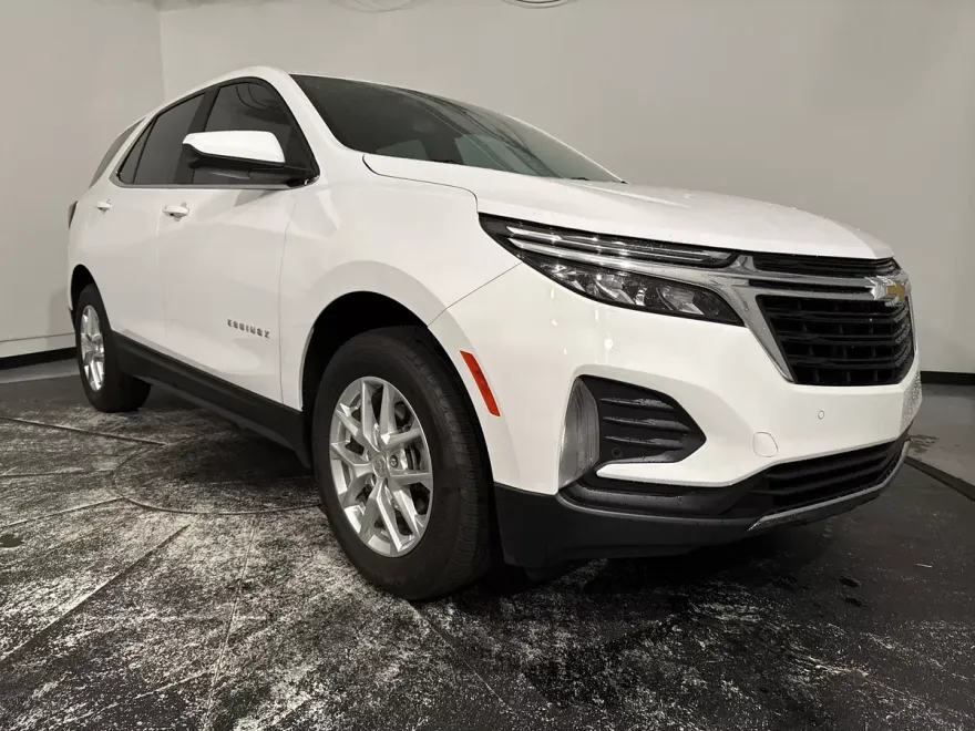 2022 Chevrolet Equinox LT photo 1