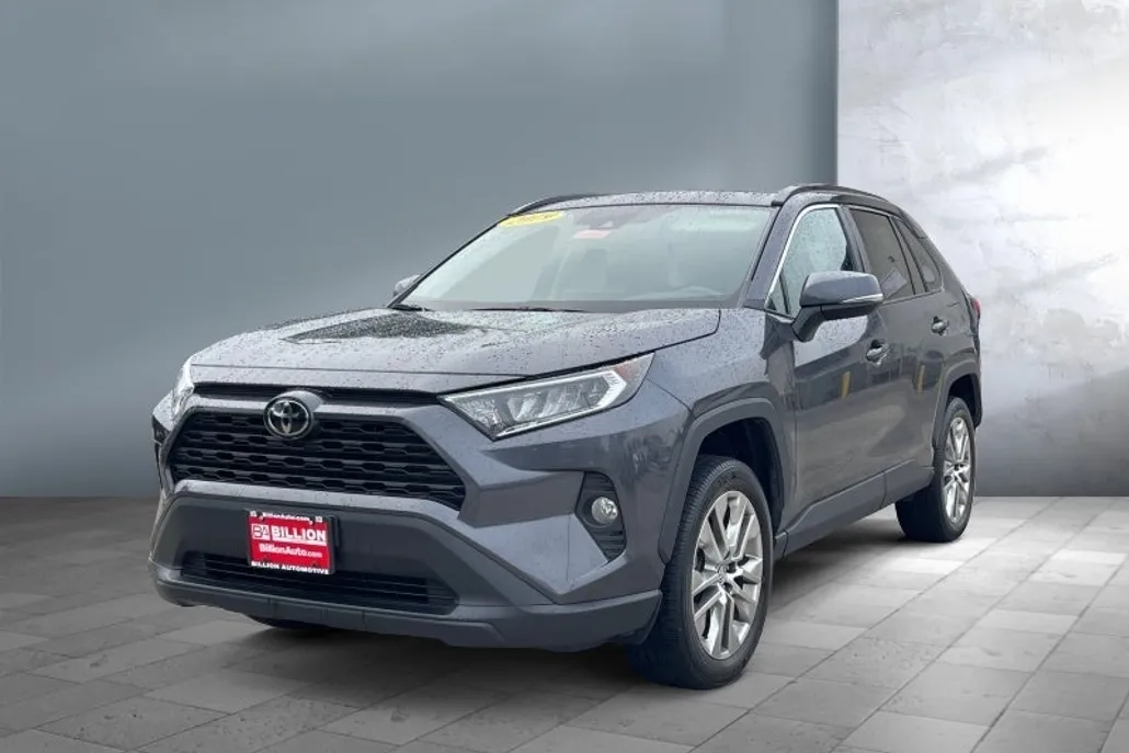 2019 Toyota RAV4 XLE Premium photo 1