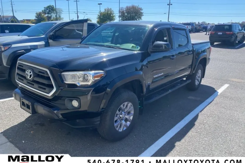 2017 Toyota Tacoma SR5 photo 1