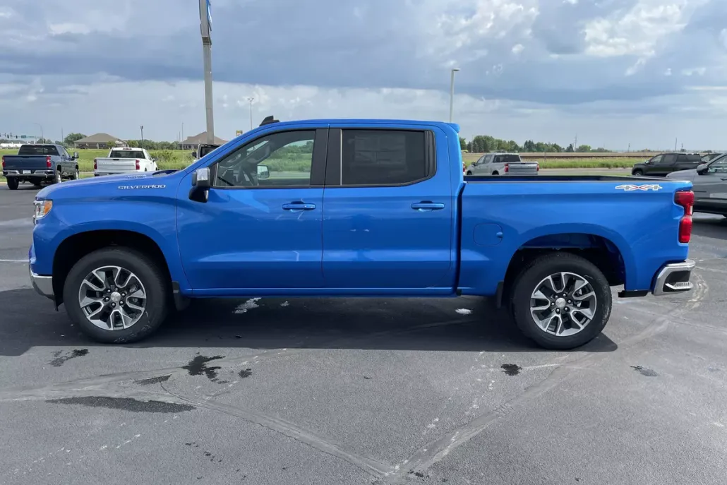 2025 Chevrolet Silverado 1500 LT photo 1
