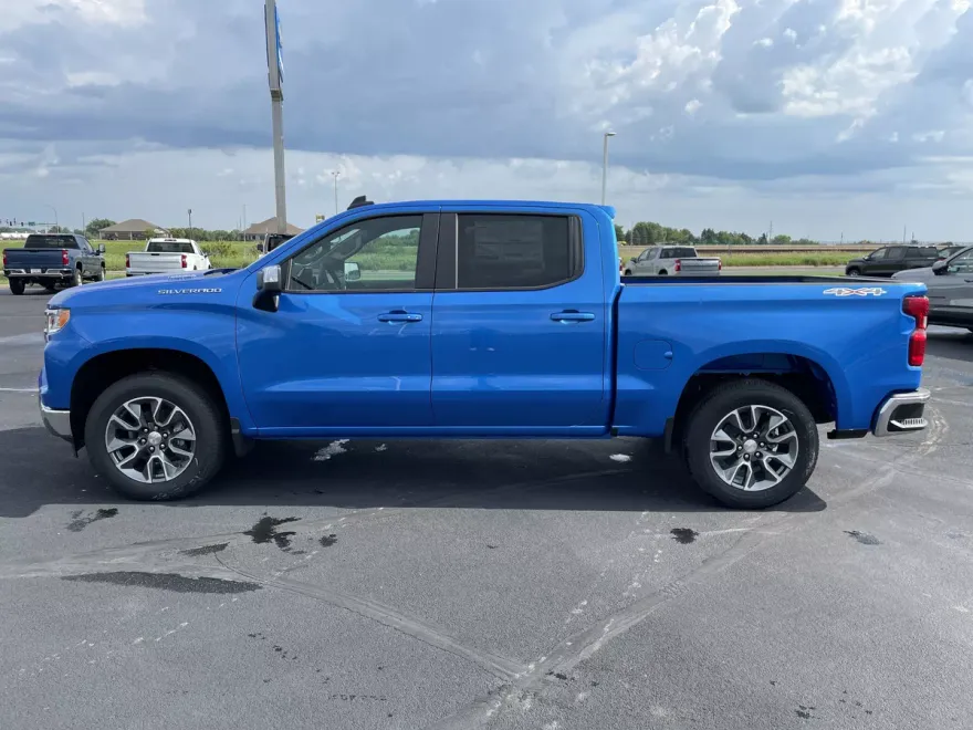 2025 Chevrolet Silverado 1500 LT photo 1