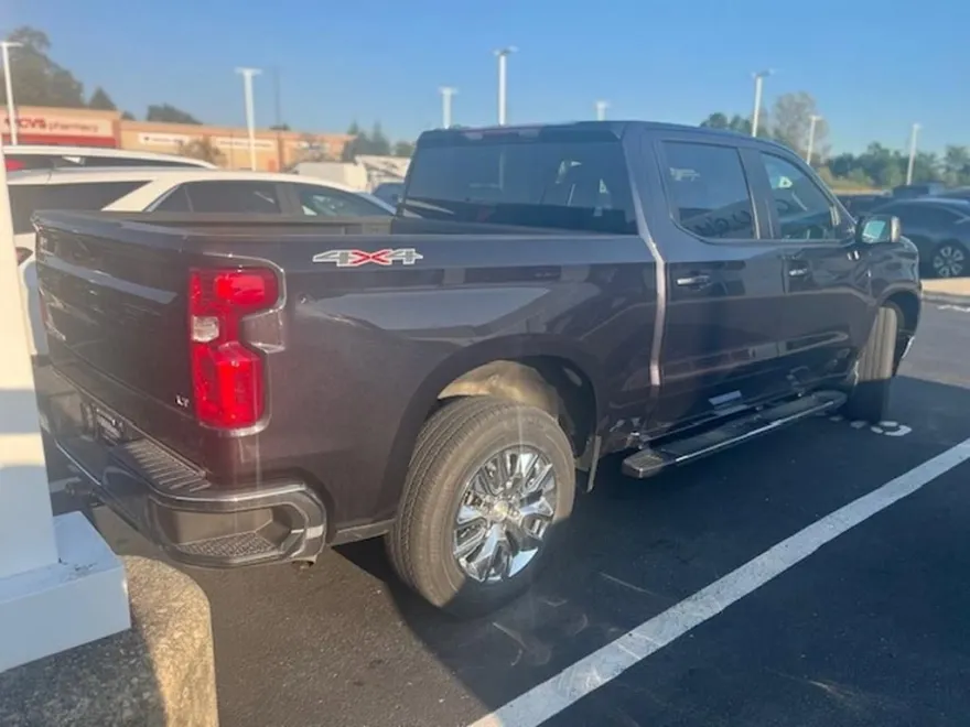 2024 Chevrolet Silverado 1500 LT photo 1