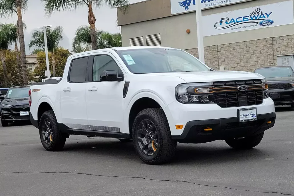 2024 Ford Maverick Lariat Tremor photo 1