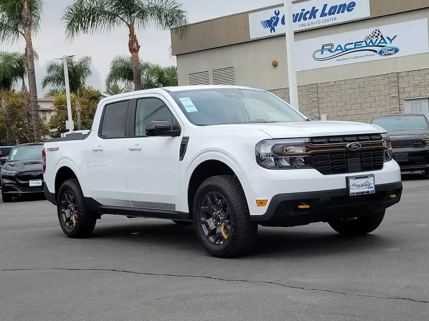 2024 Ford Maverick Lariat Tremor photo 1