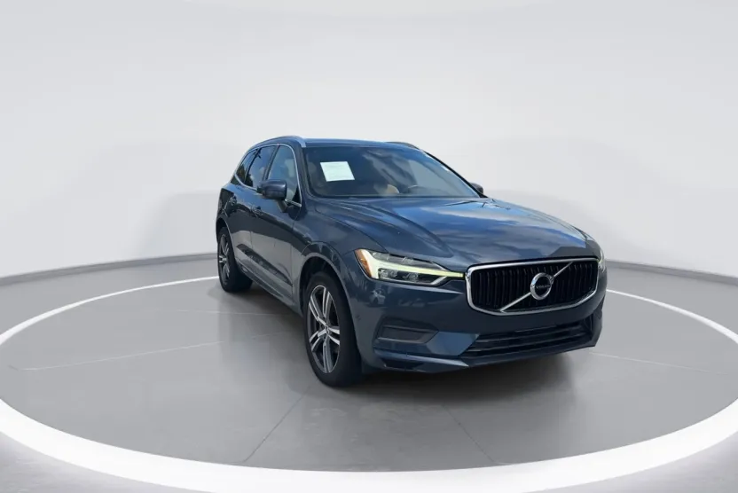 2018 Volvo XC60 Momentum photo 1