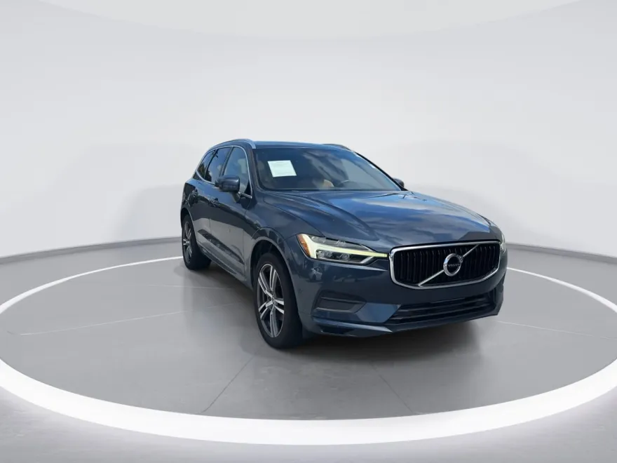 2018 Volvo XC60 Momentum photo 1