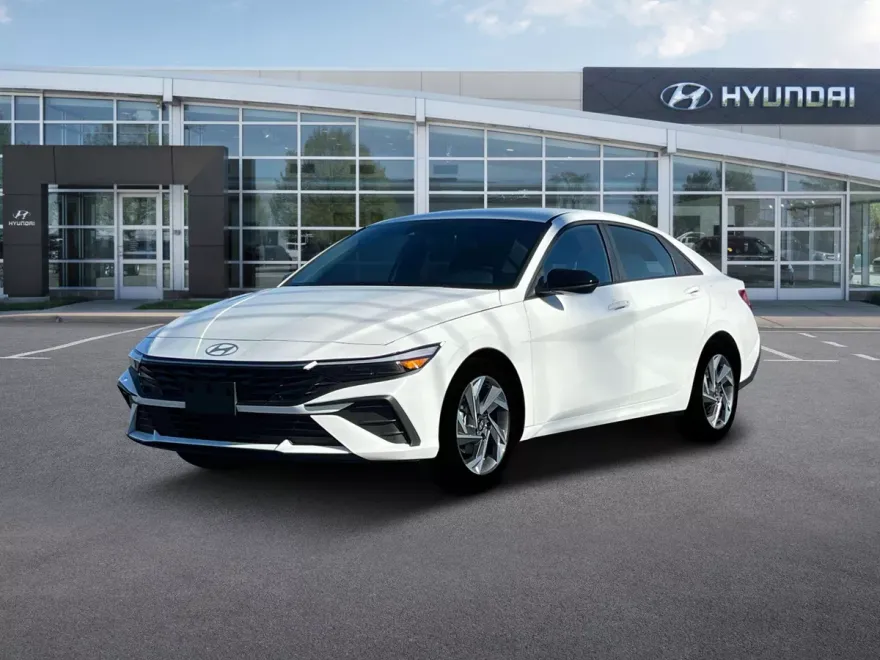 2025 Hyundai Elantra SEL Sport photo 1