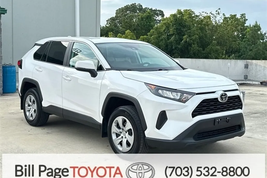 2022 Toyota RAV4 LE photo 1