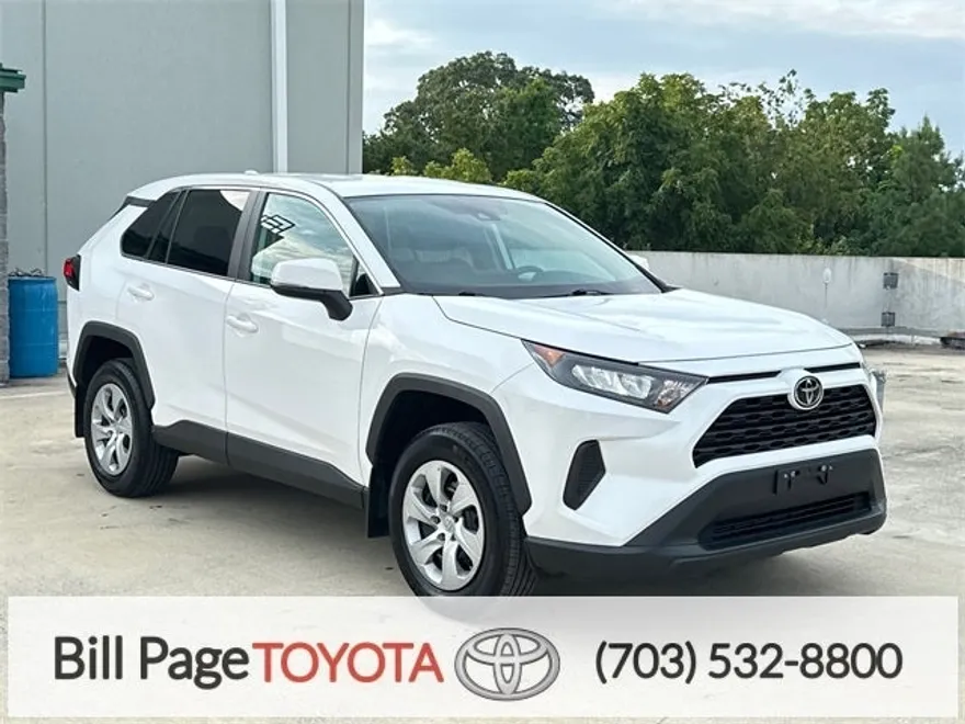 2022 Toyota RAV4 LE photo 1