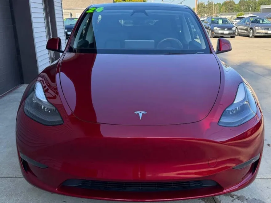 2024 Tesla Model Y Long Range photo 1