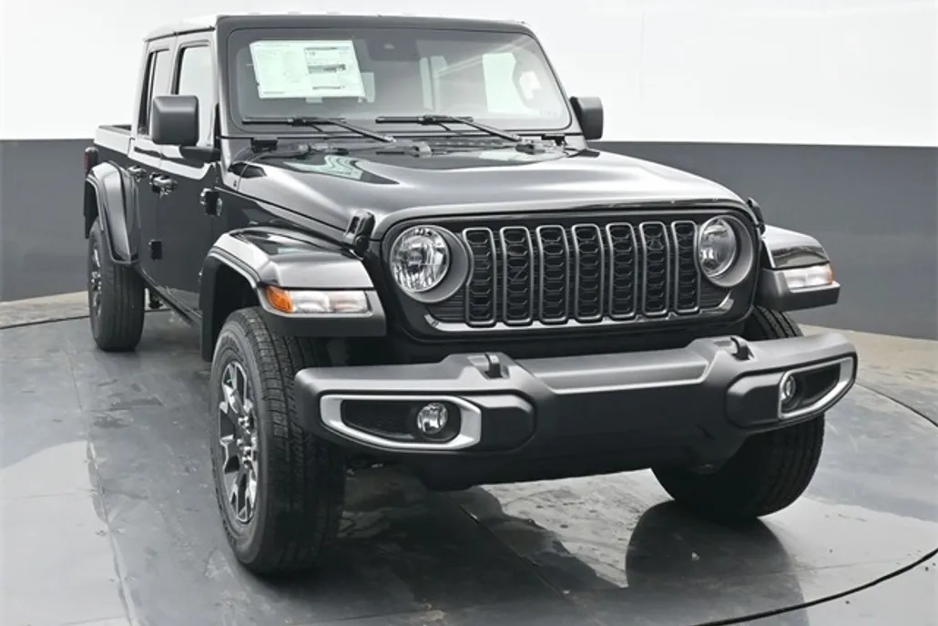 2025 Jeep Gladiator Sport photo 1